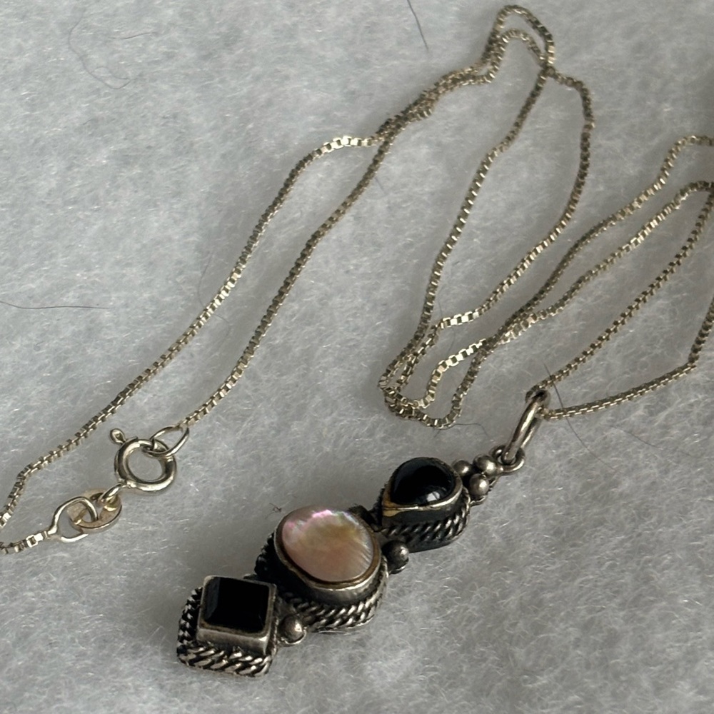 Vintage Sterling Silver 925 Onyx Mother of Pearl Necklace - Picture 2 of 15